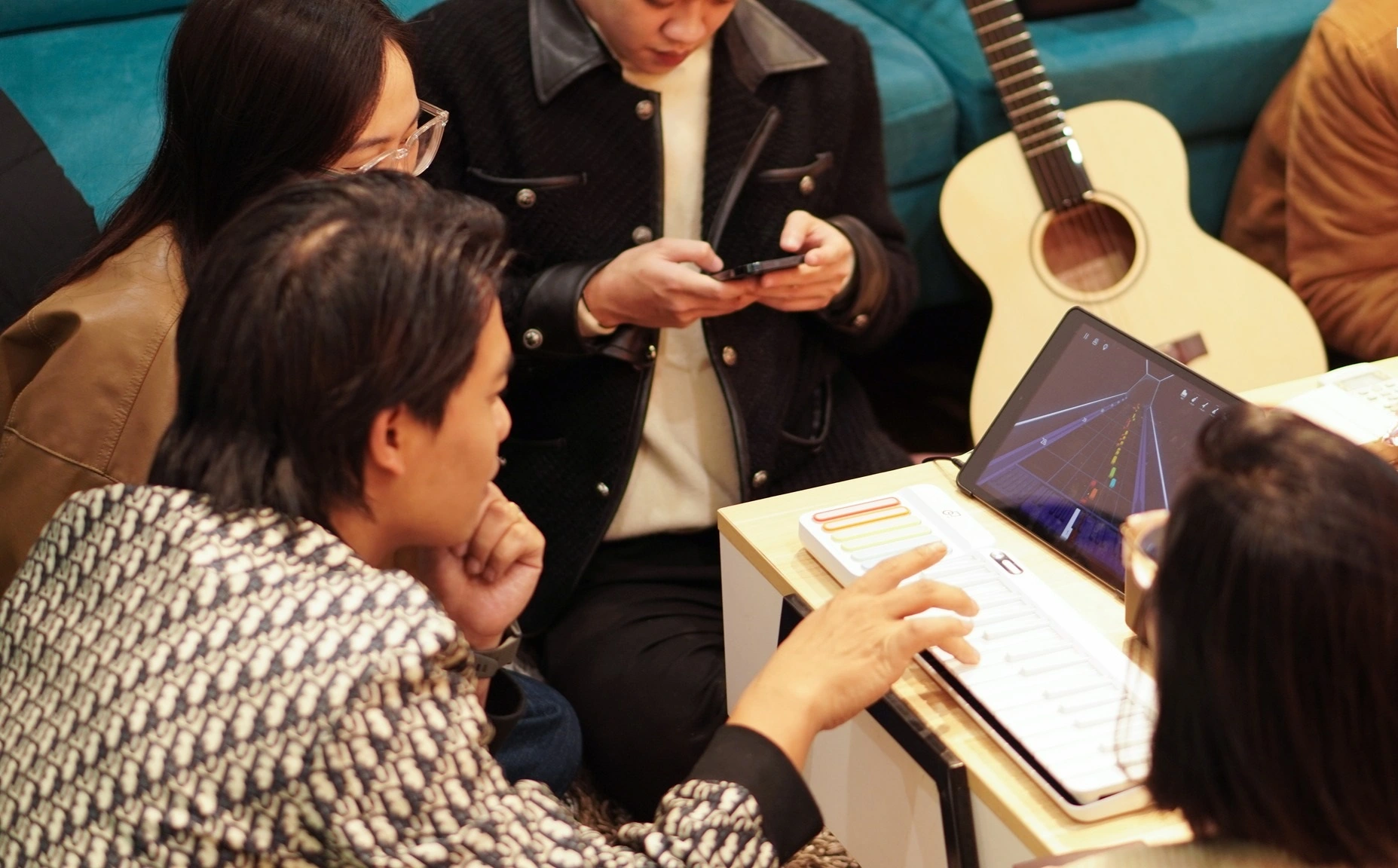 Nhạc sĩ Dương Trường Giang thích thú khi tìm hiểu PopuPiano